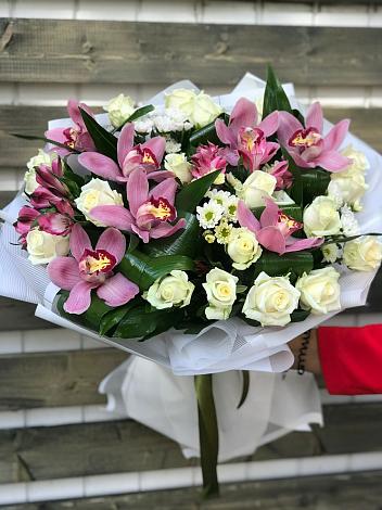 Букет цветов из: Розы и Хризантемы в Старниково