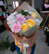 Букет цветов из:  Герберы, Розы и Хризантемы в Старниково