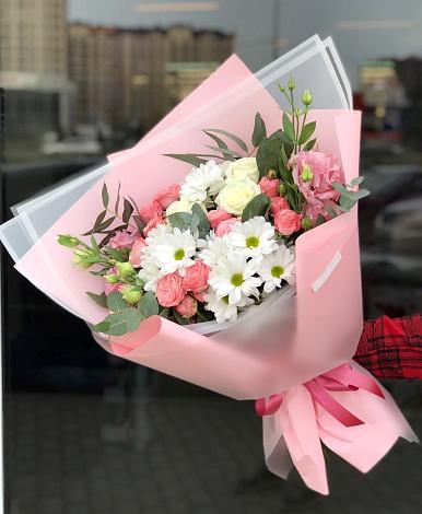 Букет цветов из: Розы, Лизиантусы и Хризантемы в Старниково